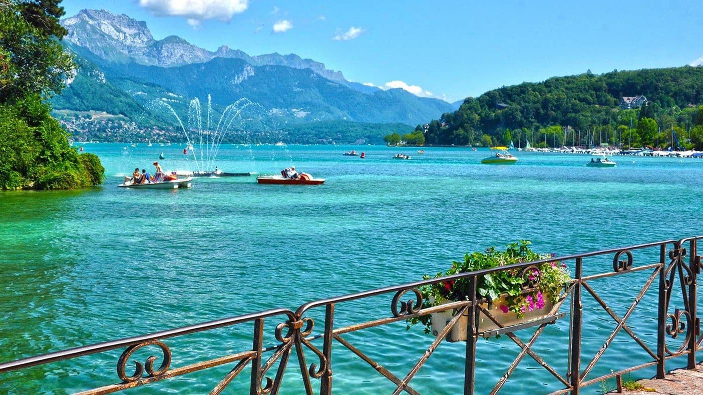 Vue de Annecy : le lac d'Annecy