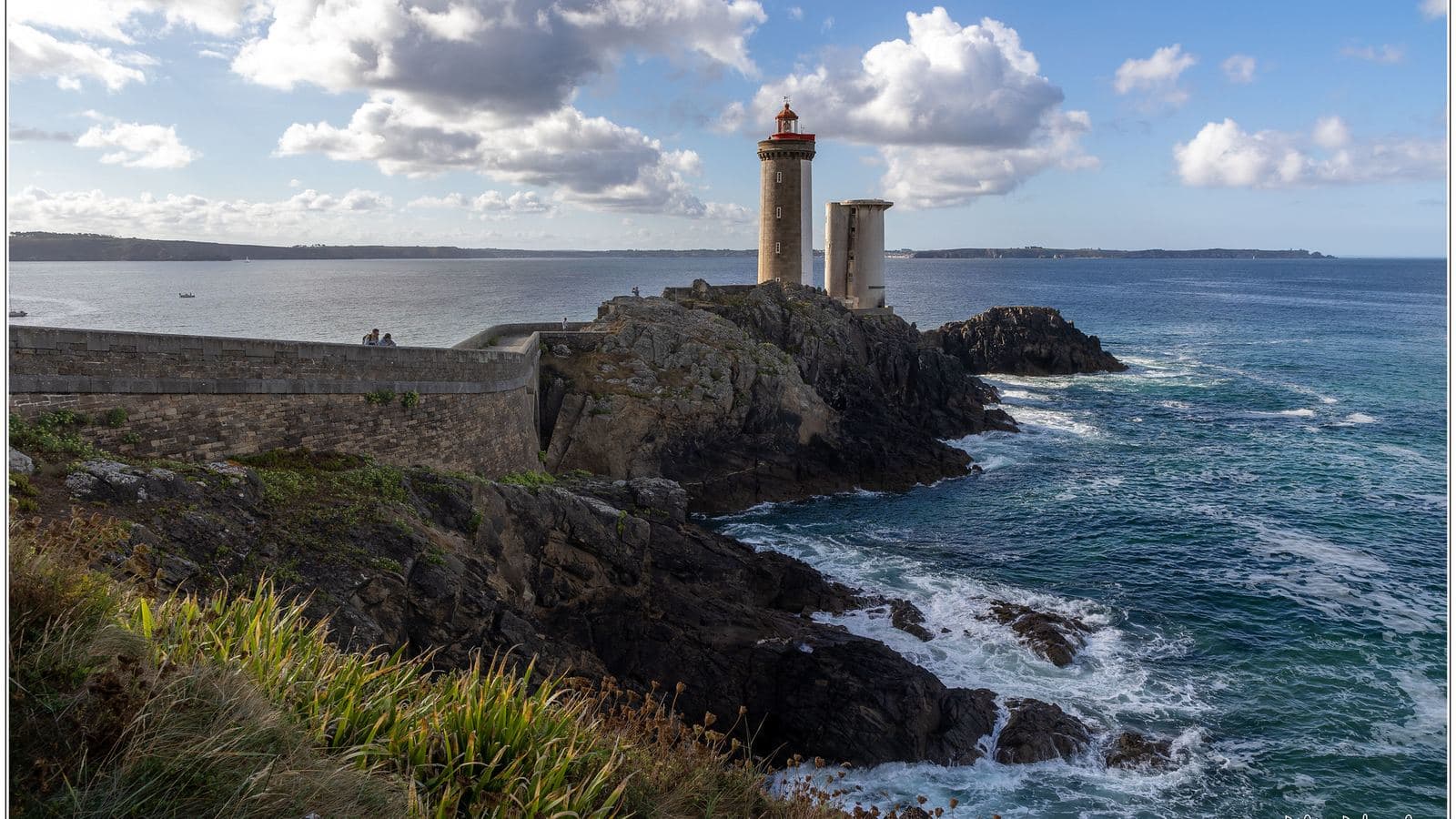 Vue de Brest : le phare du Petit Minou, à l'entrée de la rade