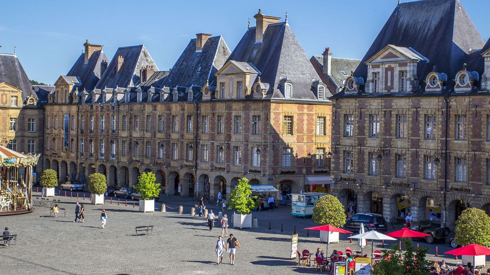 Vue de Charleville-Mezières : la place Ducale