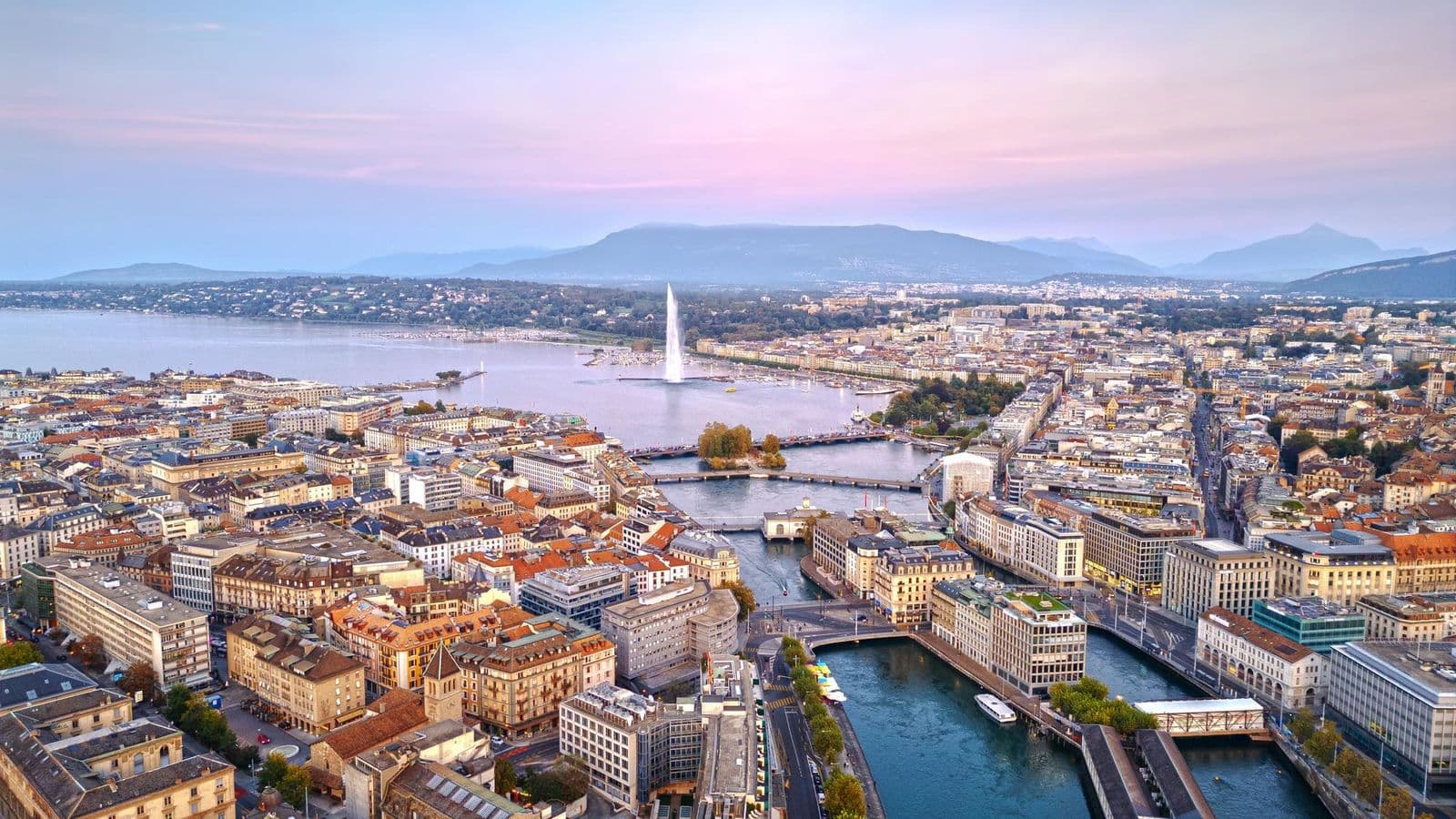 Vue de Genève : la rade et le jet d'eau