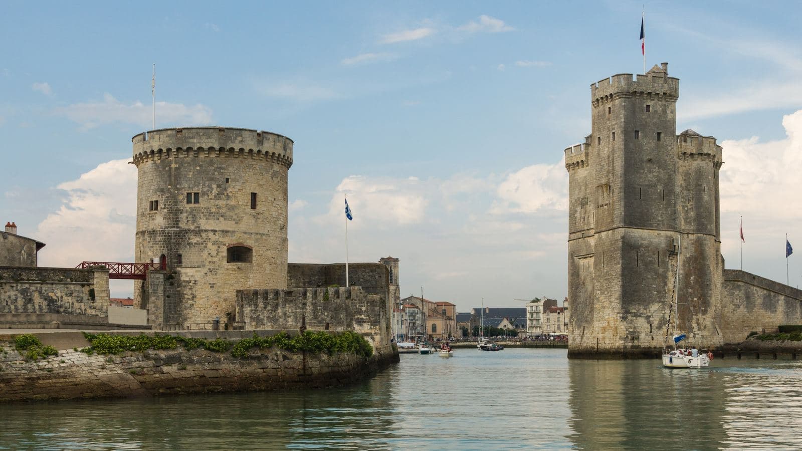 Vue de La Rochelle : les tours Saint-Nicolas et de la Chaîne