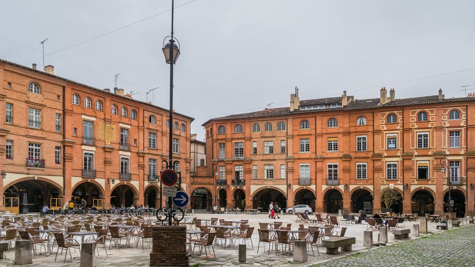 Vue de Montauban : la place Nationale