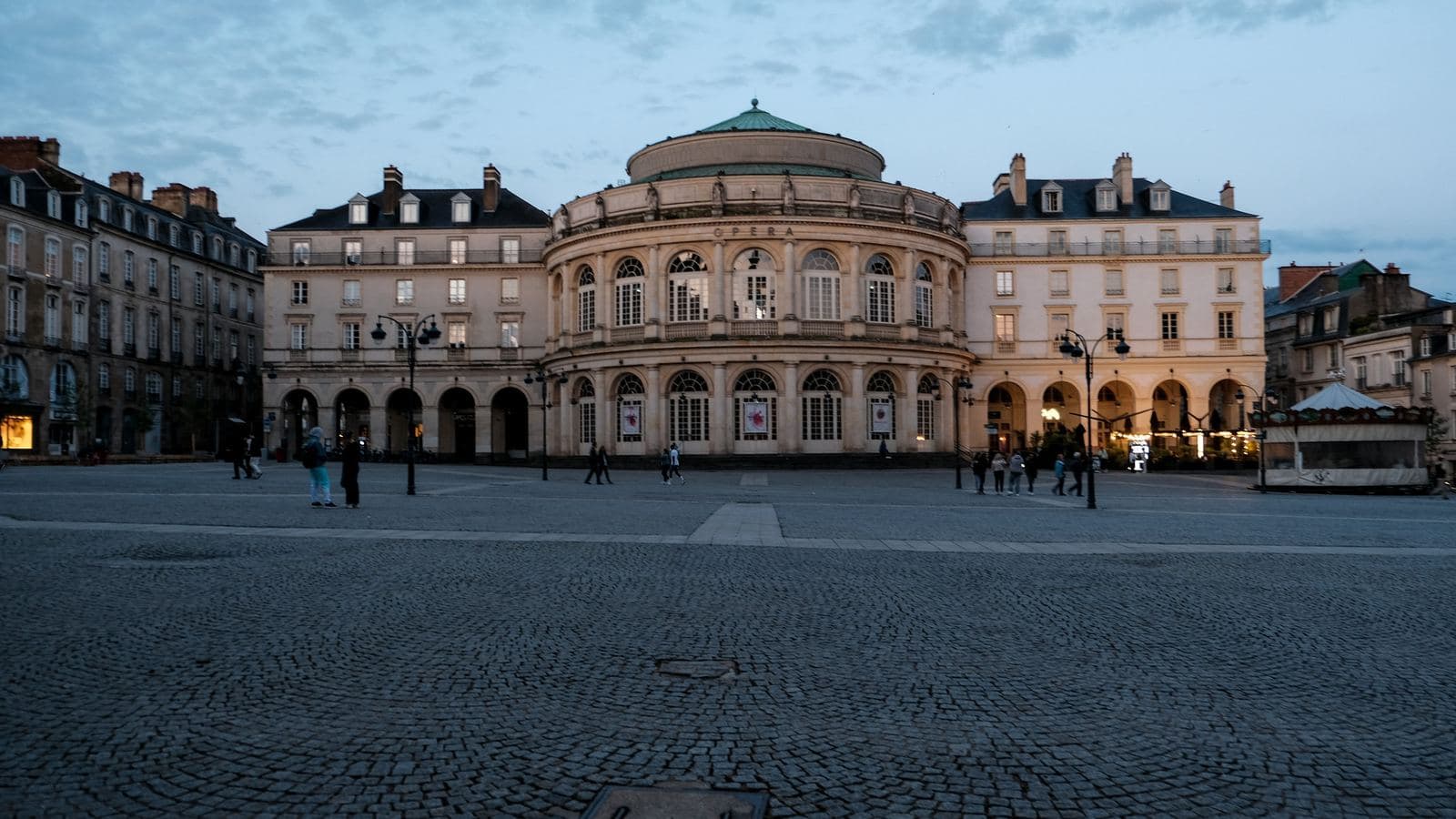 Vue de Rennes : l'opéra, place de la Mairie