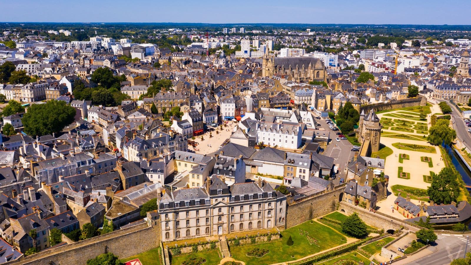 Vue de Vannes : la vieille ville et ses remparts